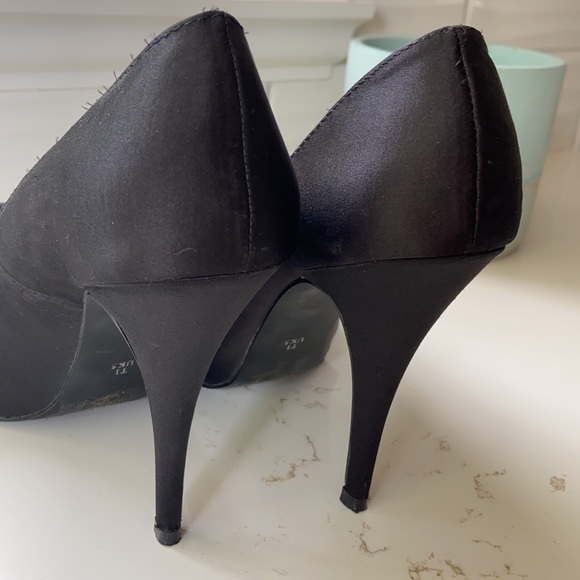 Black Heels Bow Detail - Picture 3 of 5